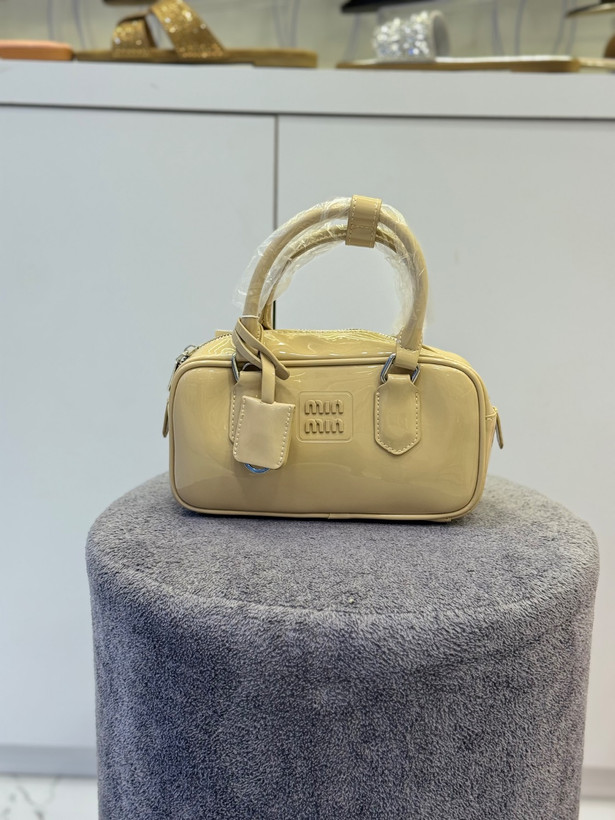 کیف زنانه وارداتی برند BAGCO کد 0488با چرم ضد خش و خط