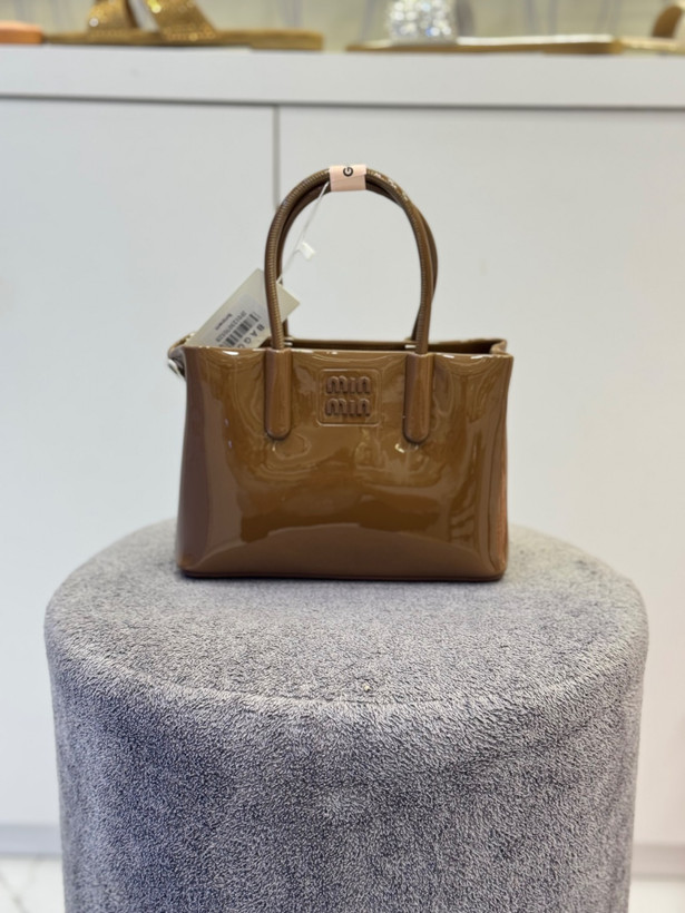 کیف زنانه وارداتی از برند BAGCO0528 با چرم ضد خش و خط