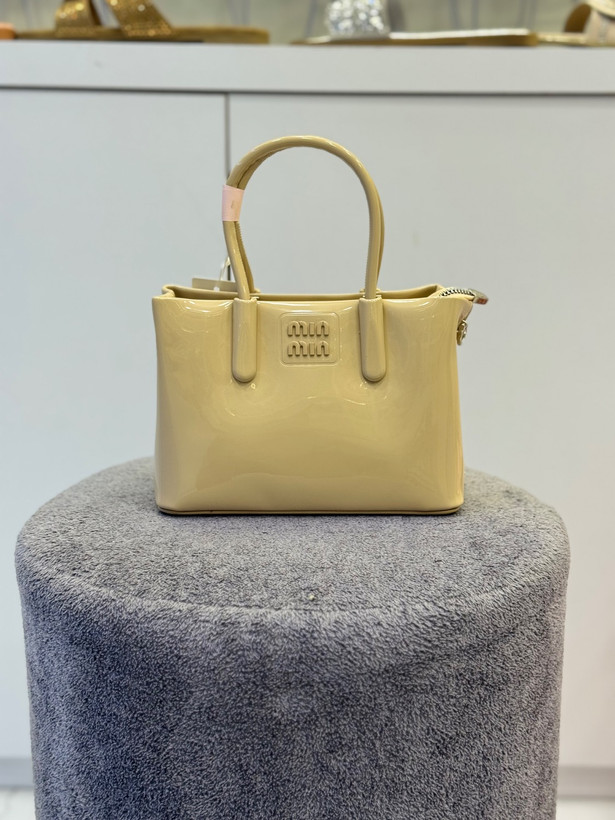 کیف زنانه وارداتی از برند BAGCO0528 با چرم ضد خش و خط
