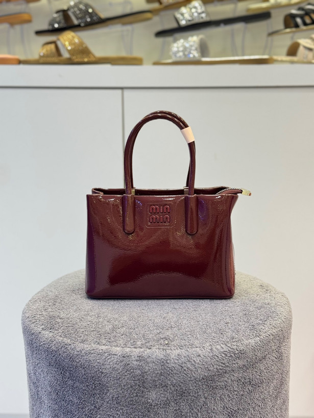کیف زنانه وارداتی از برند BAGCO0528 با چرم ضد خش و خط