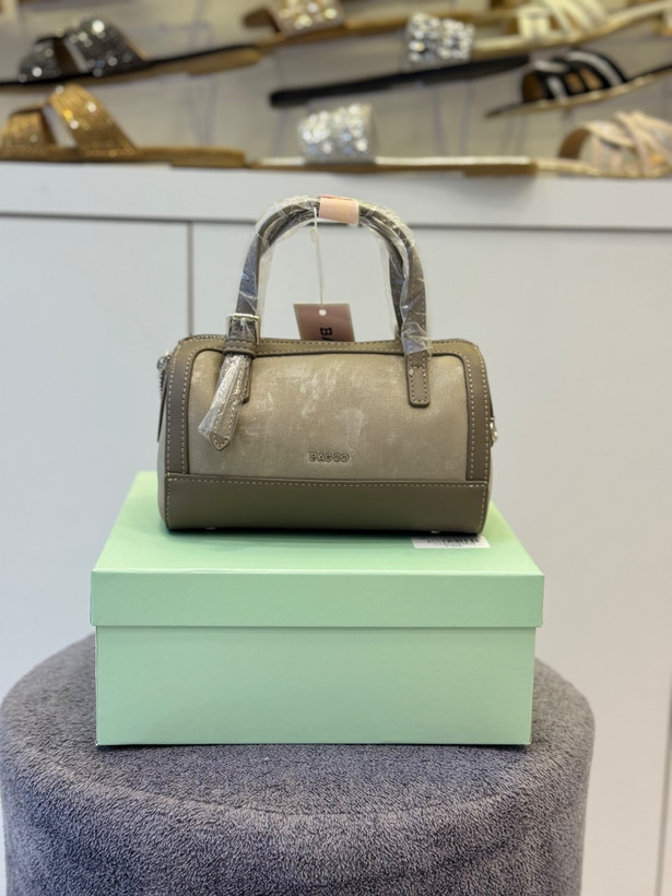 کیف زنانه وارداتی برند BAGCO کد 4395 با چرم ضد خش و خط