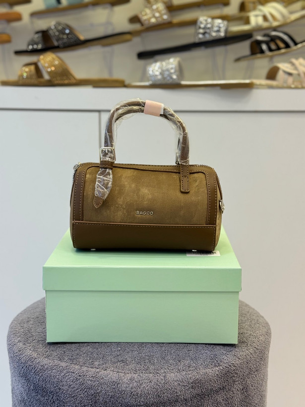 کیف زنانه وارداتی برند BAGCO کد 4395 با چرم ضد خش و خط