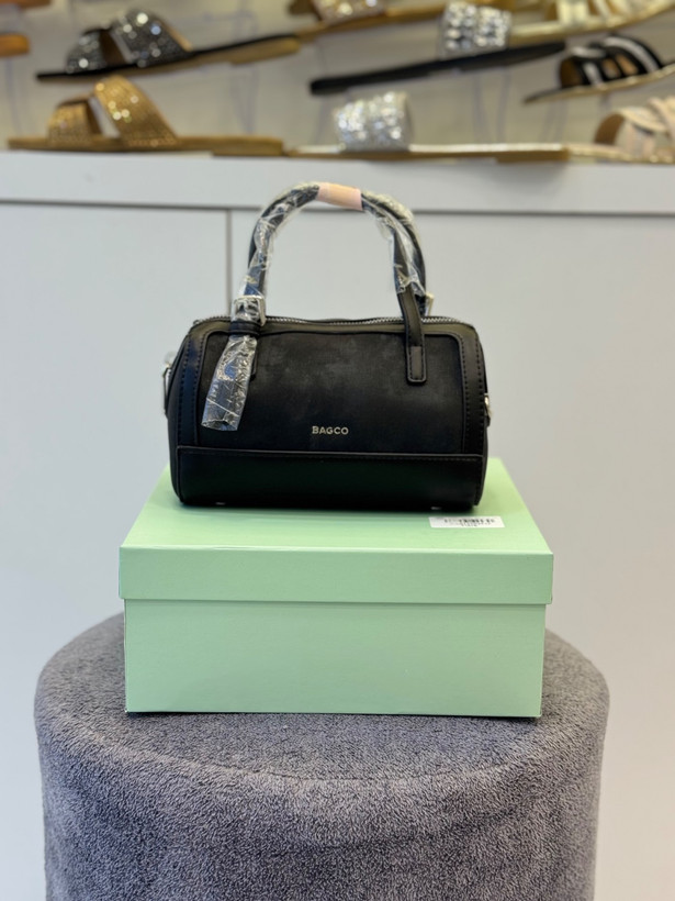 کیف زنانه وارداتی برند BAGCO کد 4395 با چرم ضد خش و خط