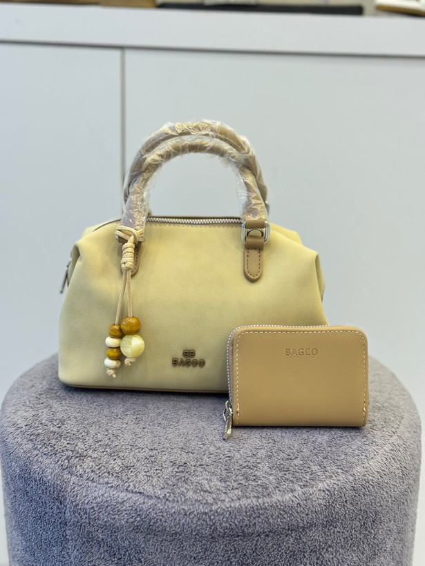 کیف زنانه وارداتی از برند BAGCO با کد 9104با چرم ضد خش و خط