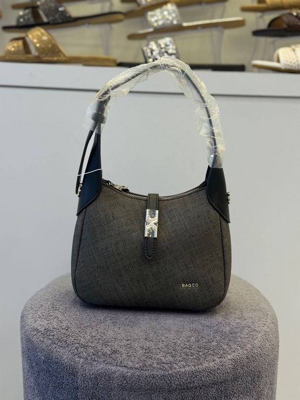 کیف زنانه وارداتی از برند BAGCO کد 2472 با چرم ضد خش و خط