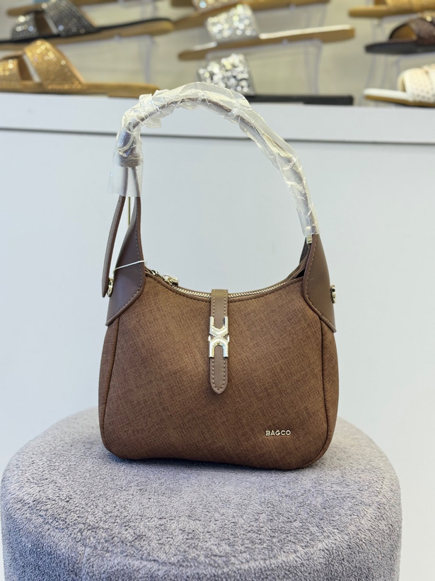 کیف زنانه وارداتی از برند BAGCO کد 2472 با چرم ضد خش و خط