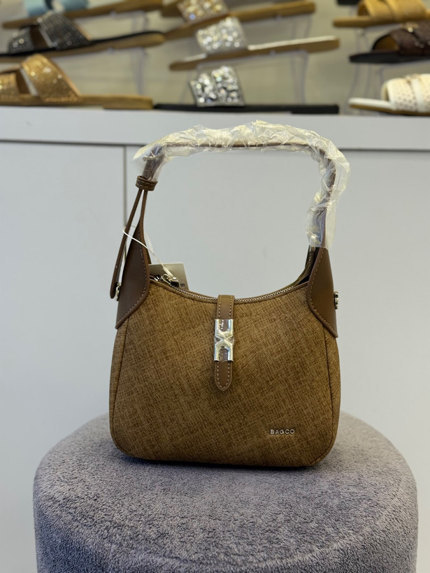 کیف زنانه وارداتی از برند BAGCO کد 2472 با چرم ضد خش و خط