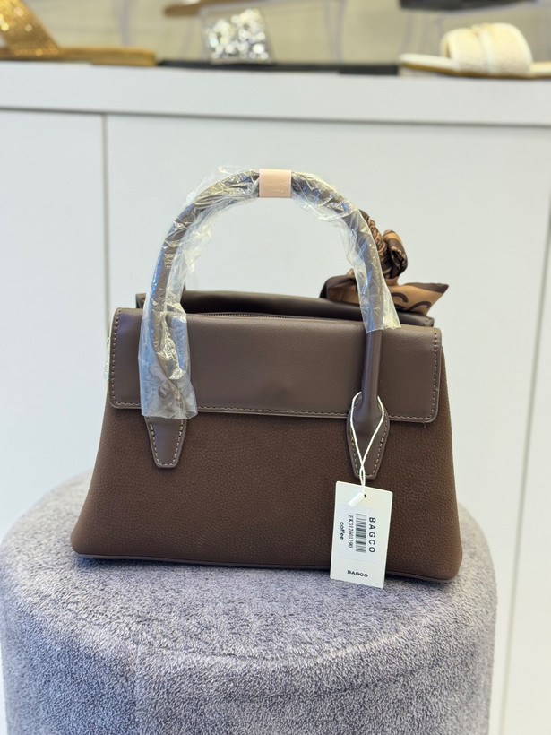 کیف زنانه وارداتی از برند BAGCO کد 1190 با چرم ضد خش و خط