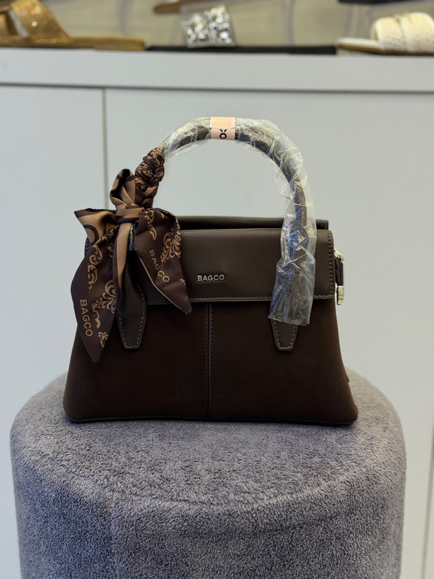 کیف زنانه وارداتی از برند BAGCO کد 1190 با چرم ضد خش و خط